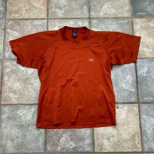 Arcteryx V-Neck Athletic Hiking Shirt Size medium orange